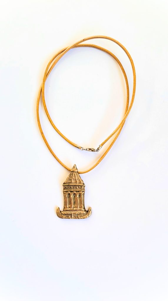 Mannheimer Wasserturm – Schmuckanhänger aus Bronze mit hellbrauner Lederkette