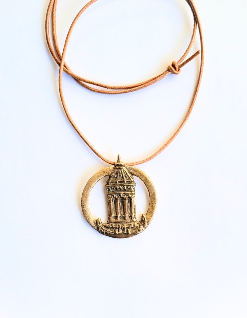 Mannheimer Wasserturm – Schmuckmedaille aus Bronze mit hellbraunem Lederband