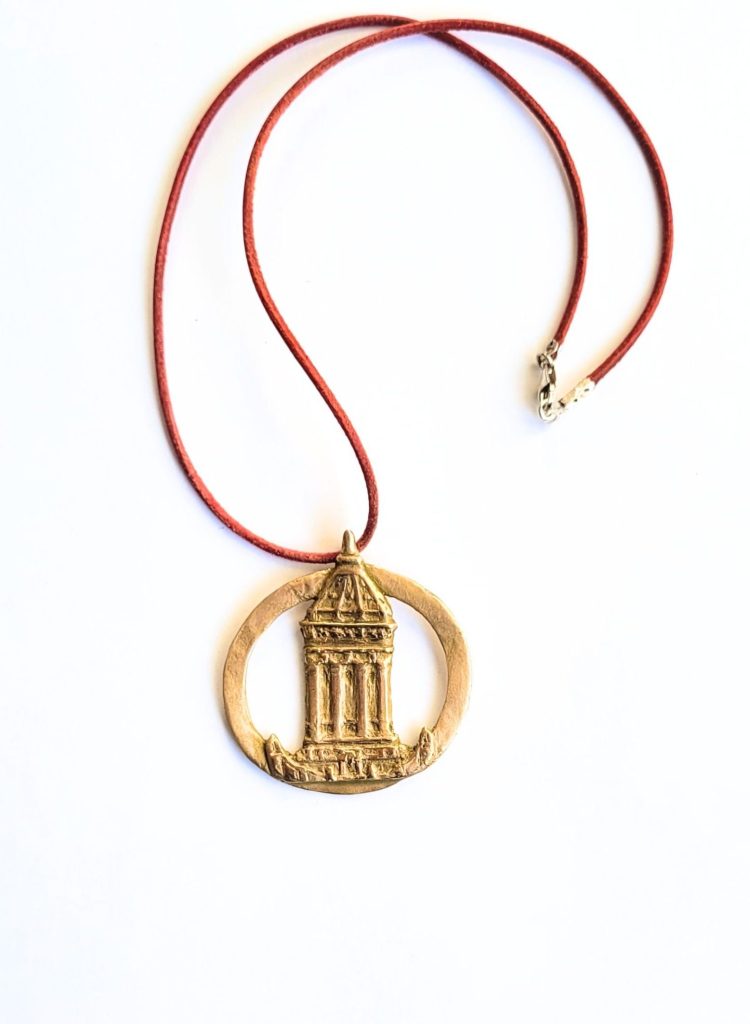Mannheimer Wasserturm – Schmuckmedaille aus Bronze mit dunkelrotem Lederband