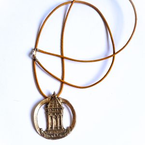 Mannheimer Wasserturm – Schmuckmedaille aus Bronze, ovaler Ring mit hellbraunem Lederband